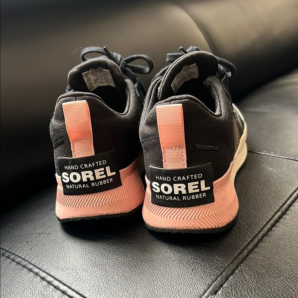 Sorel Women's Black and Pink Sneakers